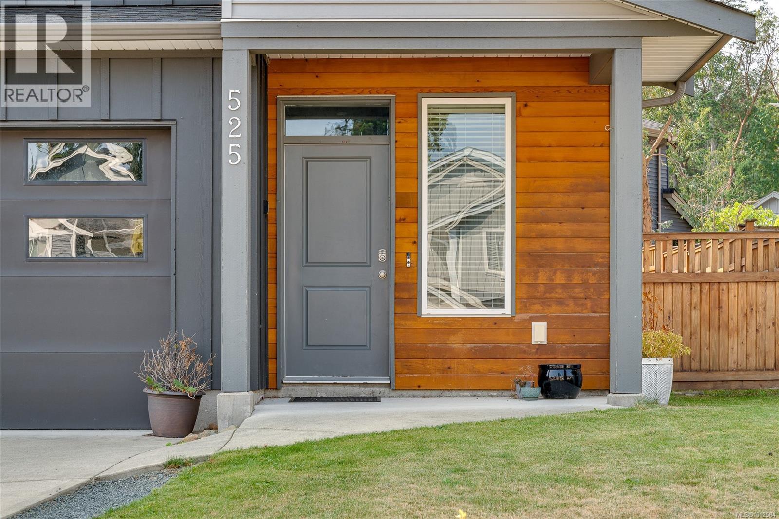 Photo 2 of 525 Steeves Rd, Nanaimo BC