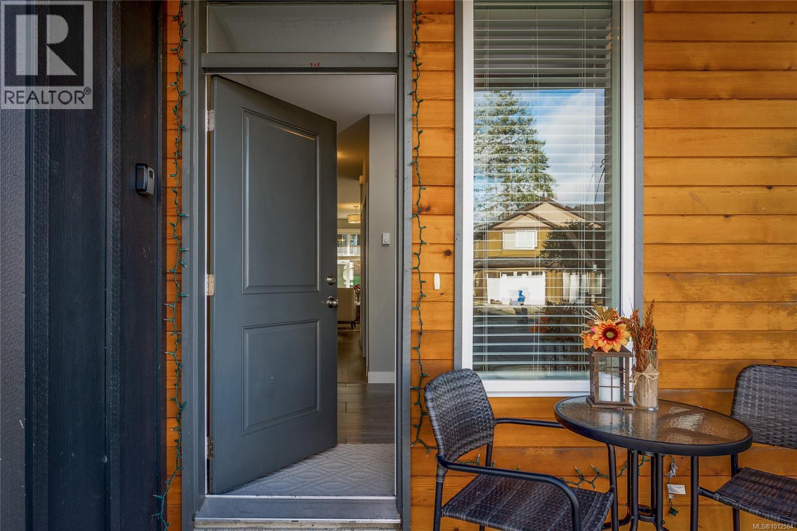 Photo 3 of 525 Steeves Rd, Nanaimo BC