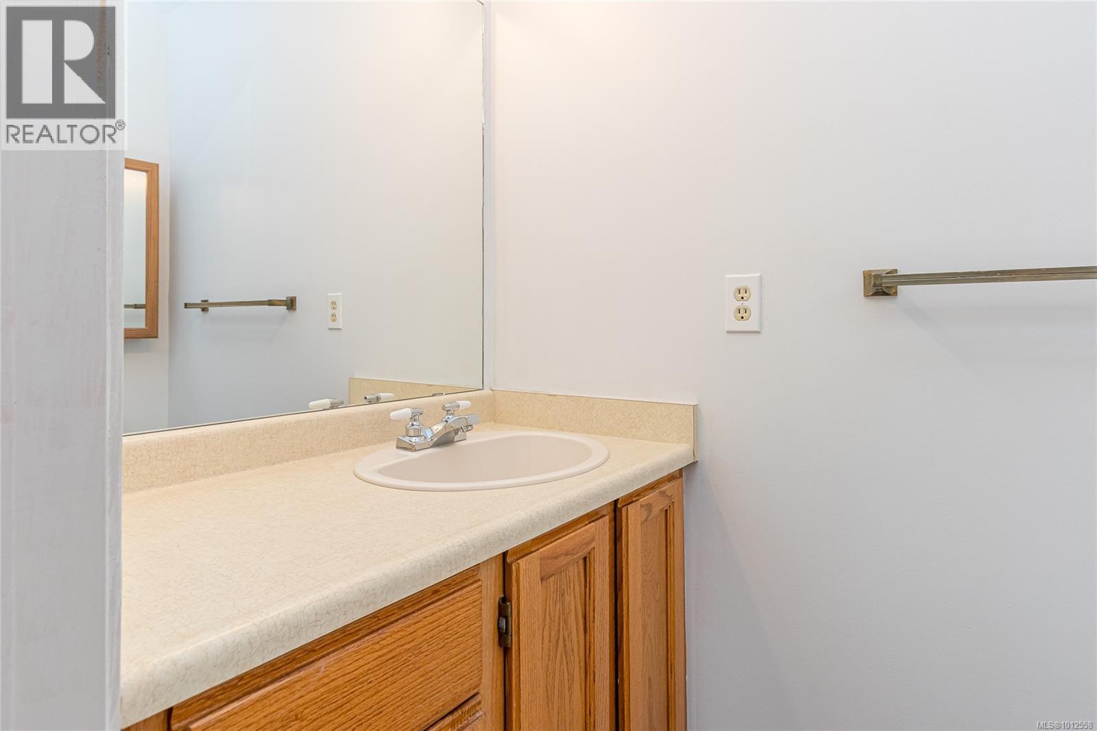 Photo 25 of 402 435 Festubert St, Duncan BC