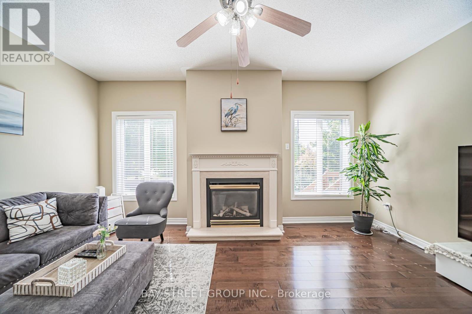 Photo 10 of 85 Rushingbrook Drive, Richmond Hill ON