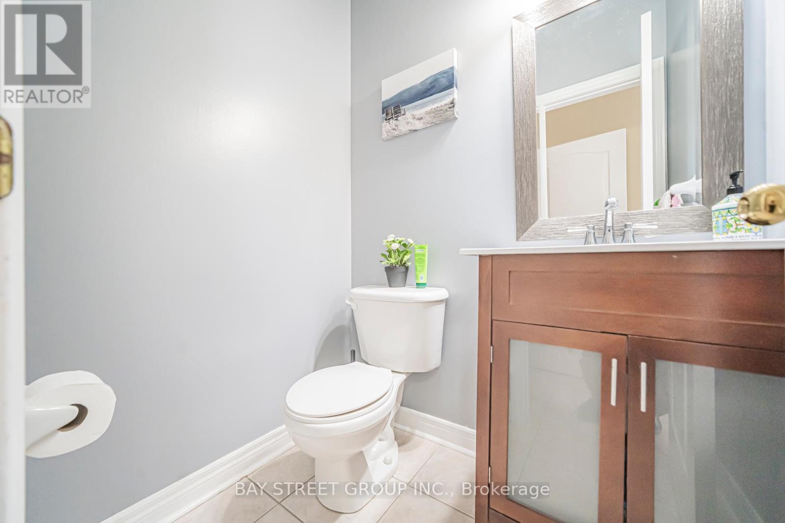 Photo 11 of 85 Rushingbrook Drive, Richmond Hill ON