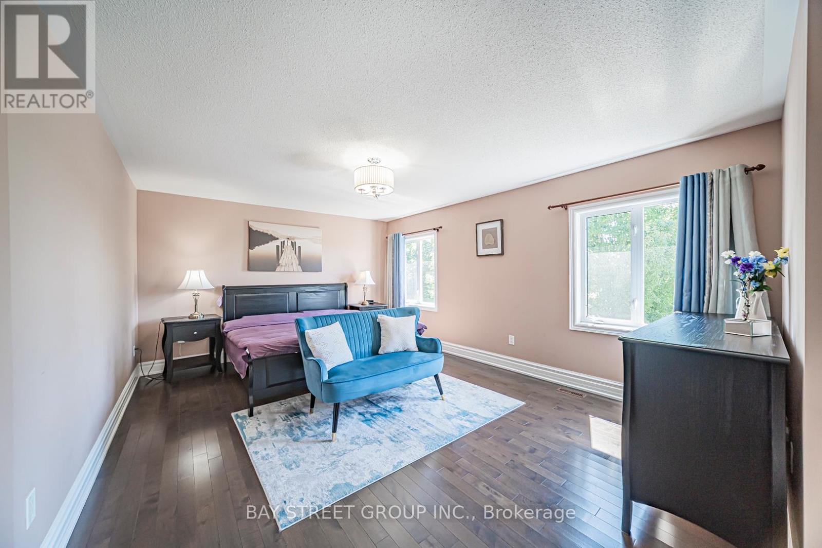Photo 12 of 85 Rushingbrook Drive, Richmond Hill ON
