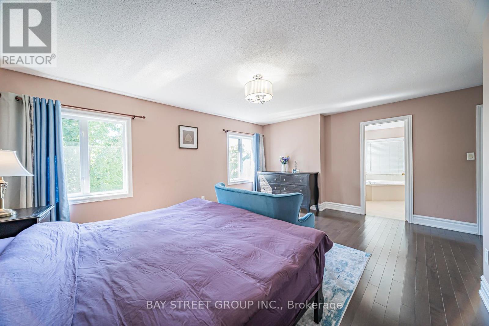 Photo 13 of 85 Rushingbrook Drive, Richmond Hill ON
