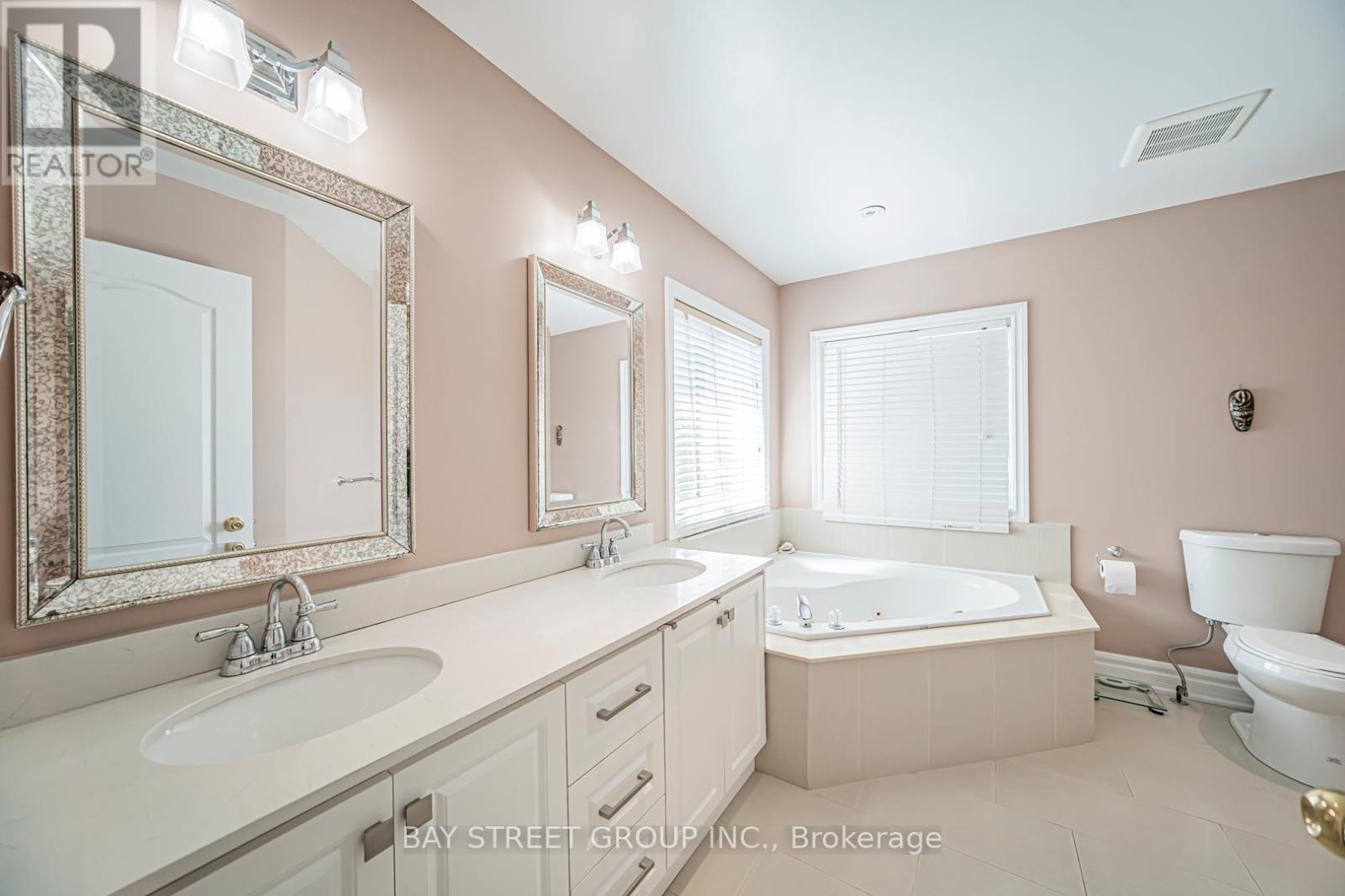 Photo 14 of 85 Rushingbrook Drive, Richmond Hill ON