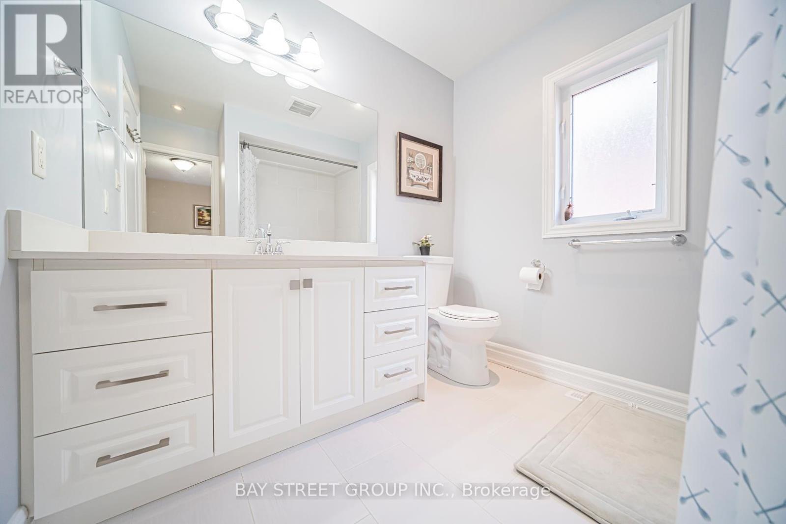Photo 20 of 85 Rushingbrook Drive, Richmond Hill ON