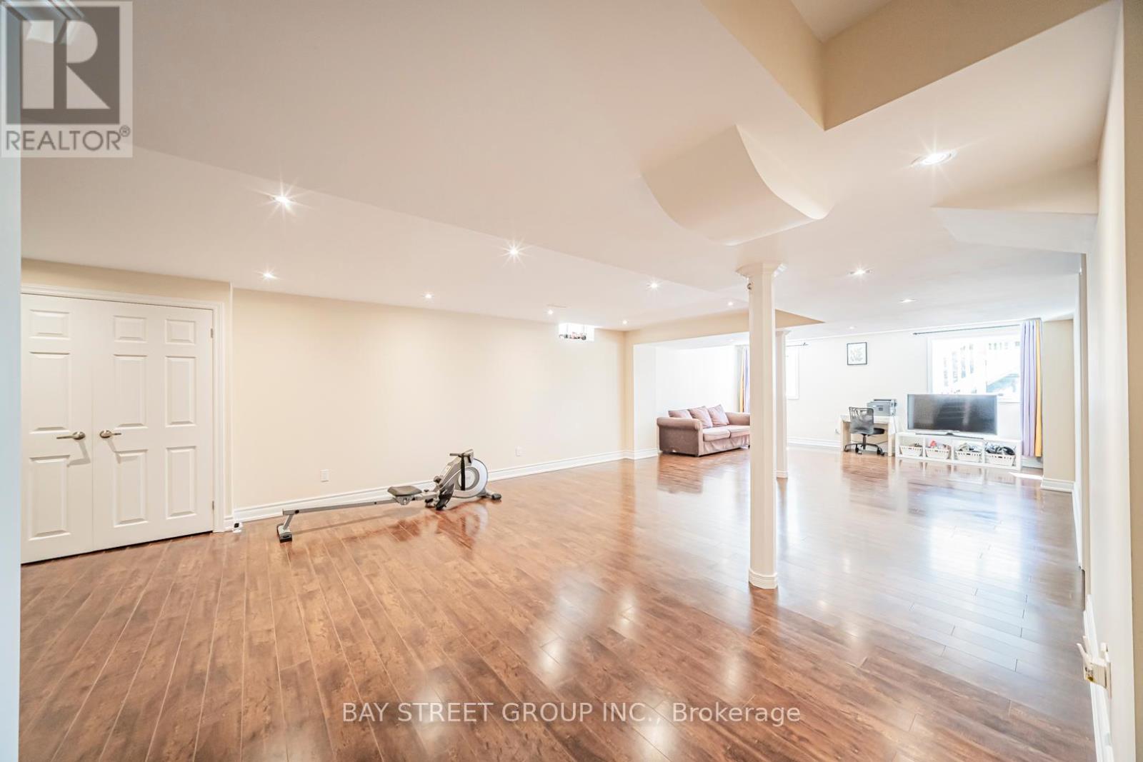 Photo 23 of 85 Rushingbrook Drive, Richmond Hill ON