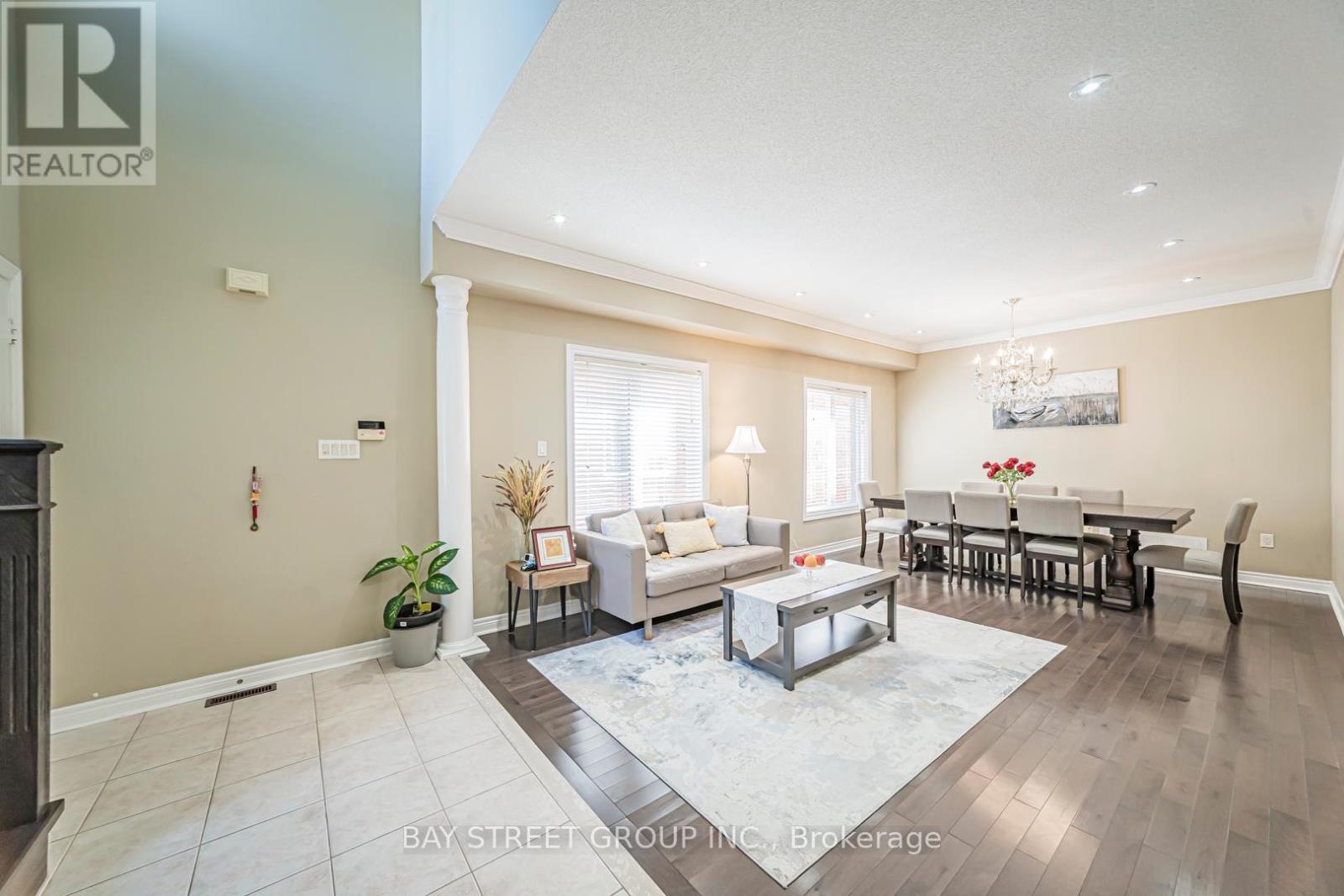 Photo 3 of 85 Rushingbrook Drive, Richmond Hill ON