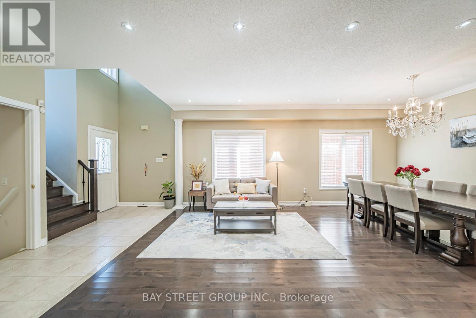 Photo 4 of 85 Rushingbrook Drive, Richmond Hill ON