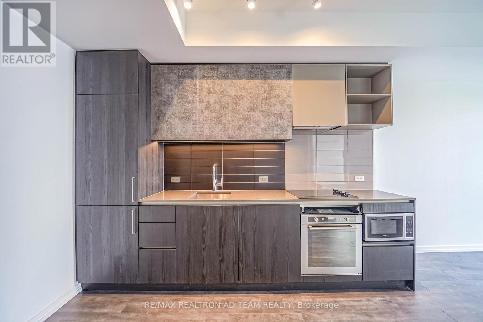 Photo 10 of 1901 1000 Portage Parkway, Vaughan ON