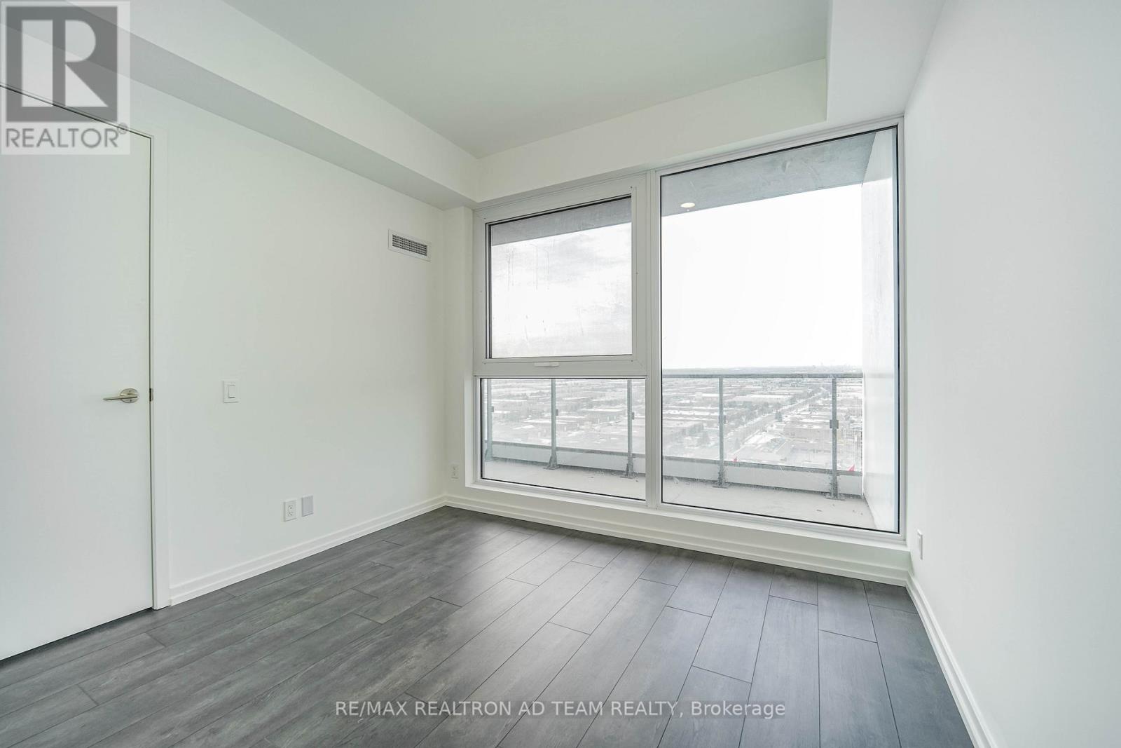 Photo 13 of 1901 1000 Portage Parkway, Vaughan ON