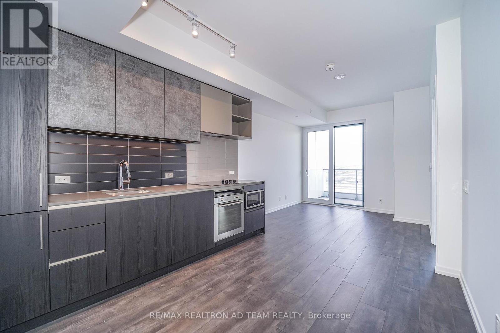 Photo 9 of 1901 1000 Portage Parkway, Vaughan ON