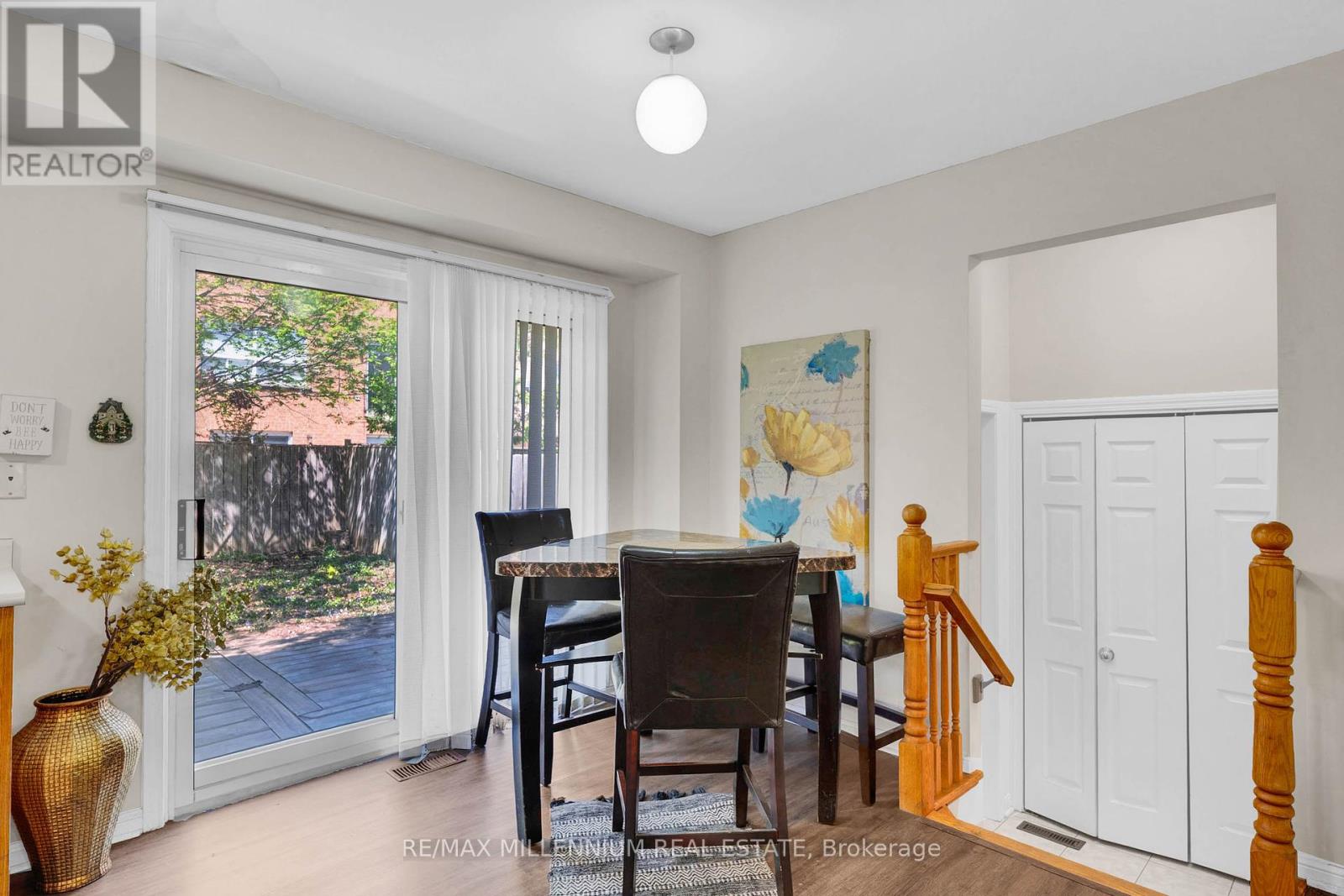 Photo 14 of 10 Mainland Crescent E, Vaughan ON