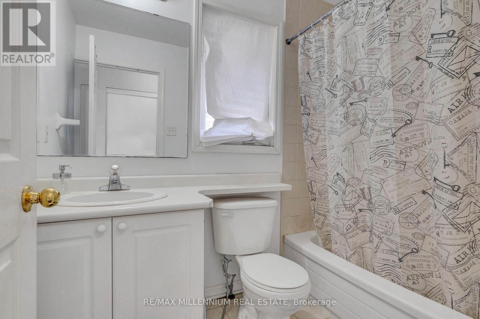 Photo 22 of 10 Mainland Crescent E, Vaughan ON