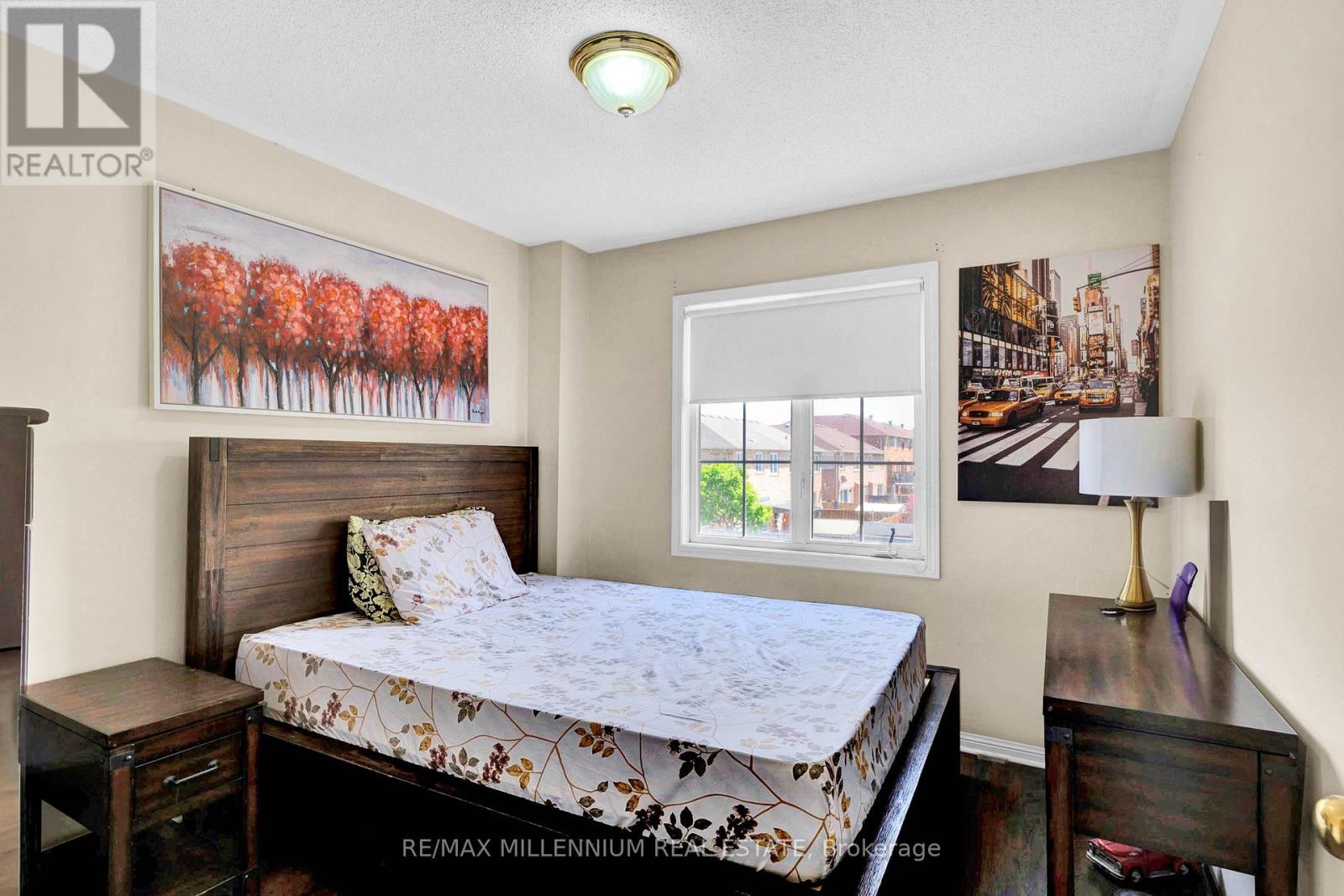 Photo 23 of 10 Mainland Crescent E, Vaughan ON