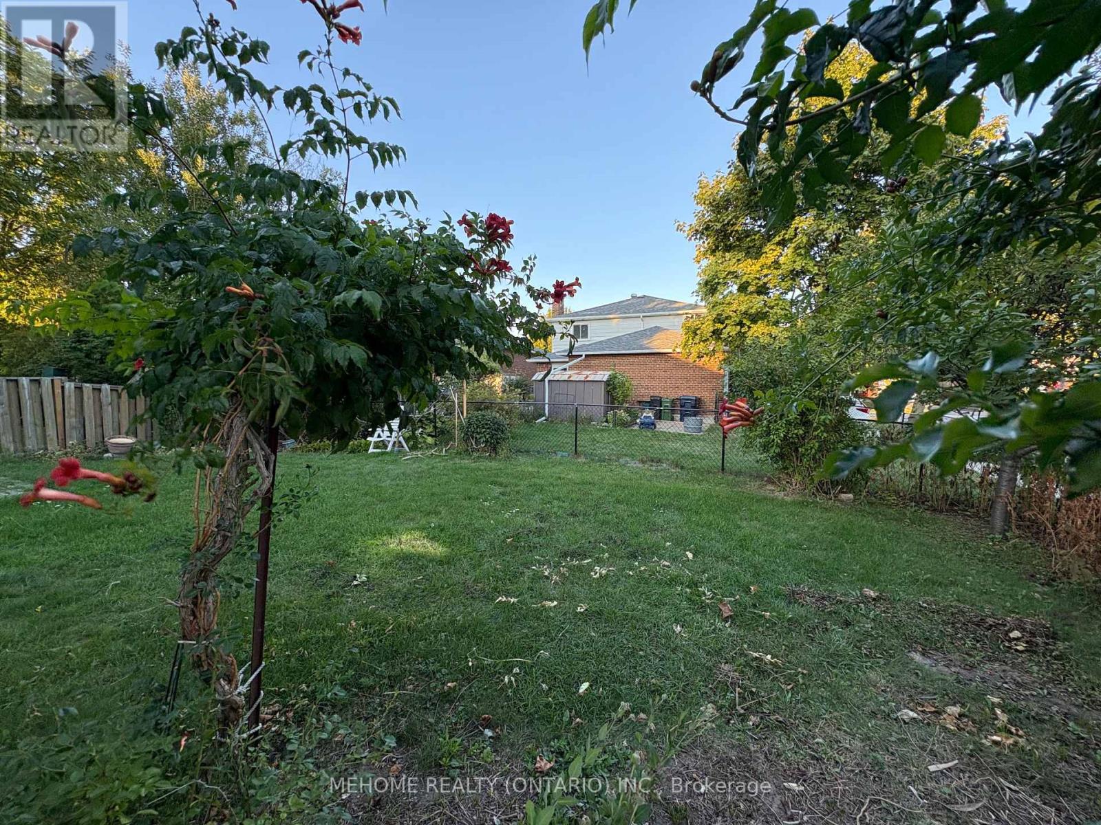 Photo 19 of Upper 2 Corton Gate, Toronto ON
