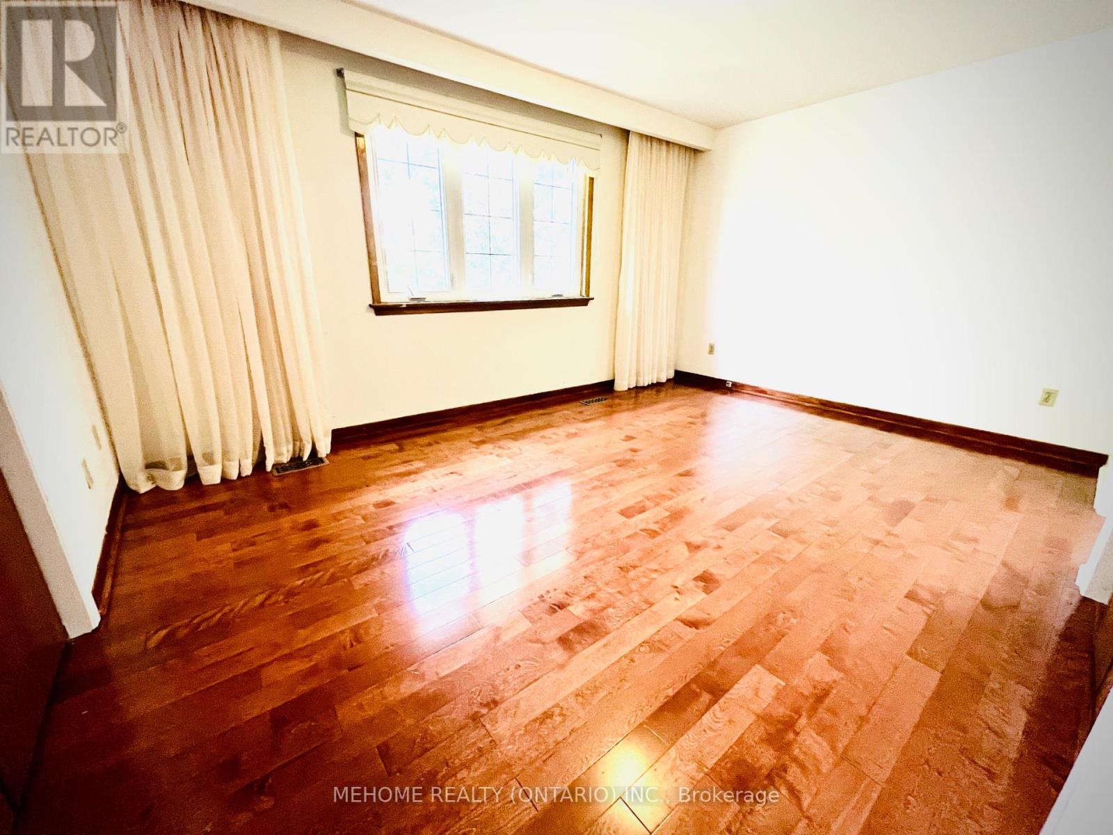 Photo 9 of Upper 2 Corton Gate, Toronto ON
