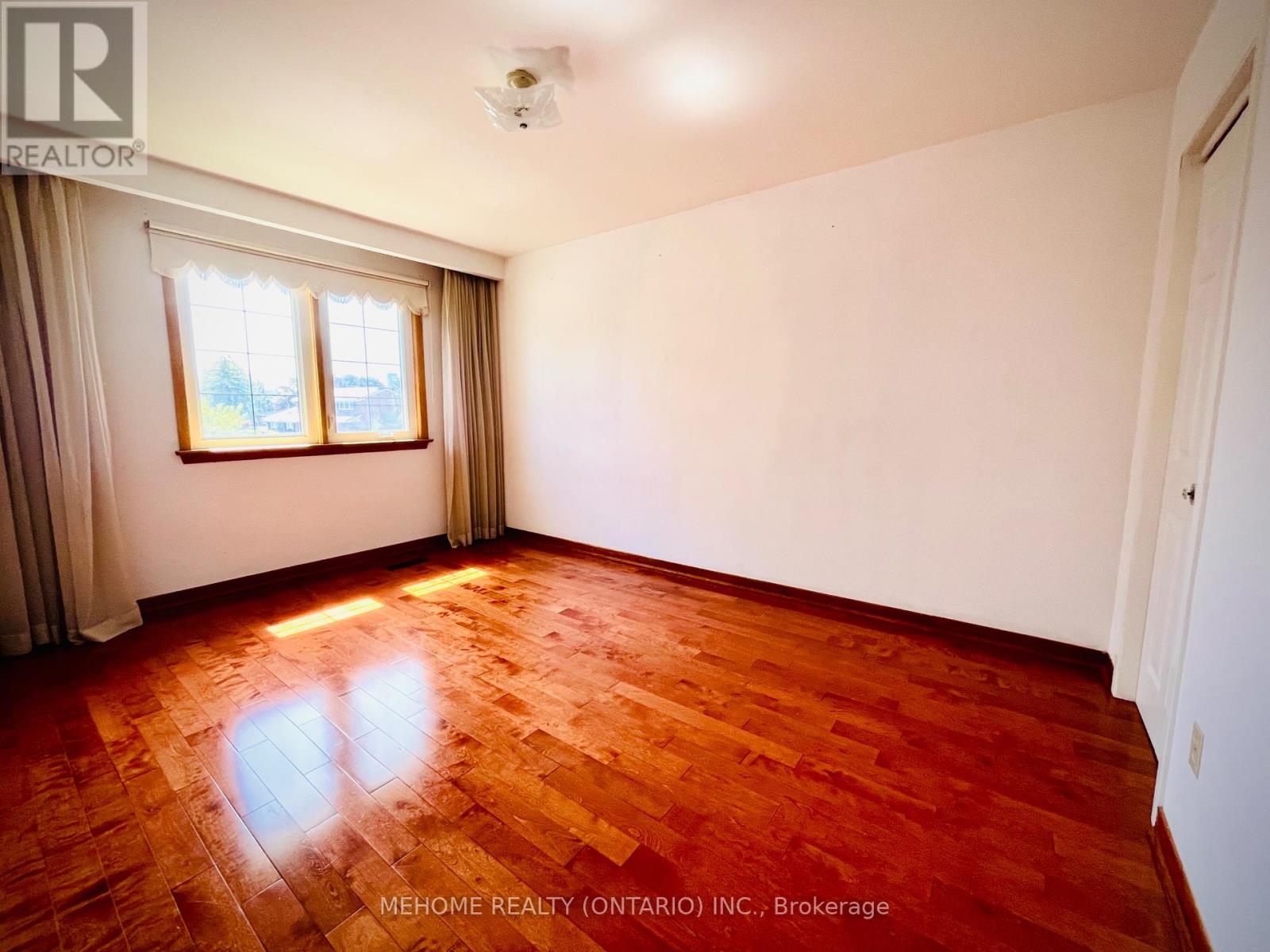 Photo 10 of Upper 2 Corton Gate, Toronto ON