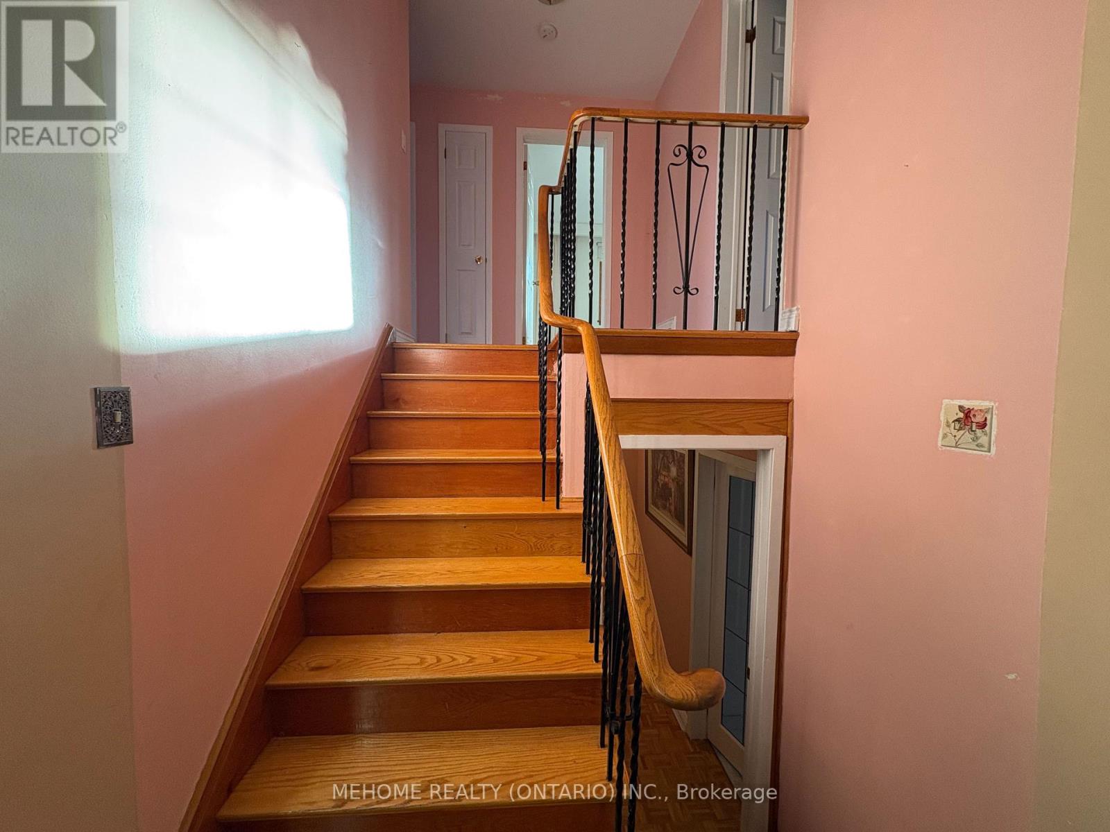 Photo 12 of Upper 2 Corton Gate, Toronto ON