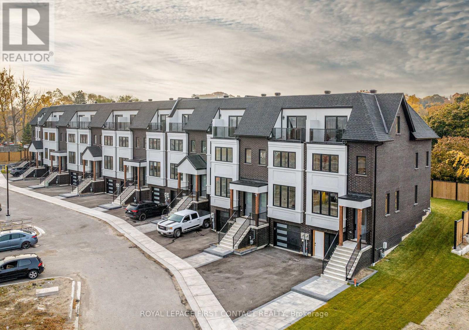 Photo 1 of 4 Alderwood Lane, Barrie ON