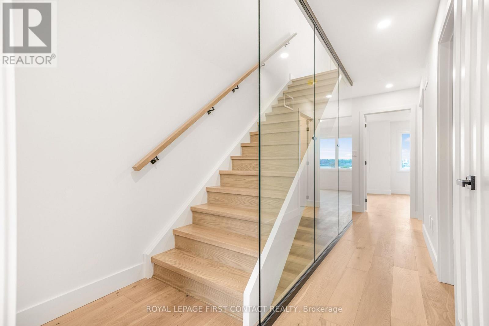 Photo 11 of 4 Alderwood Lane, Barrie ON