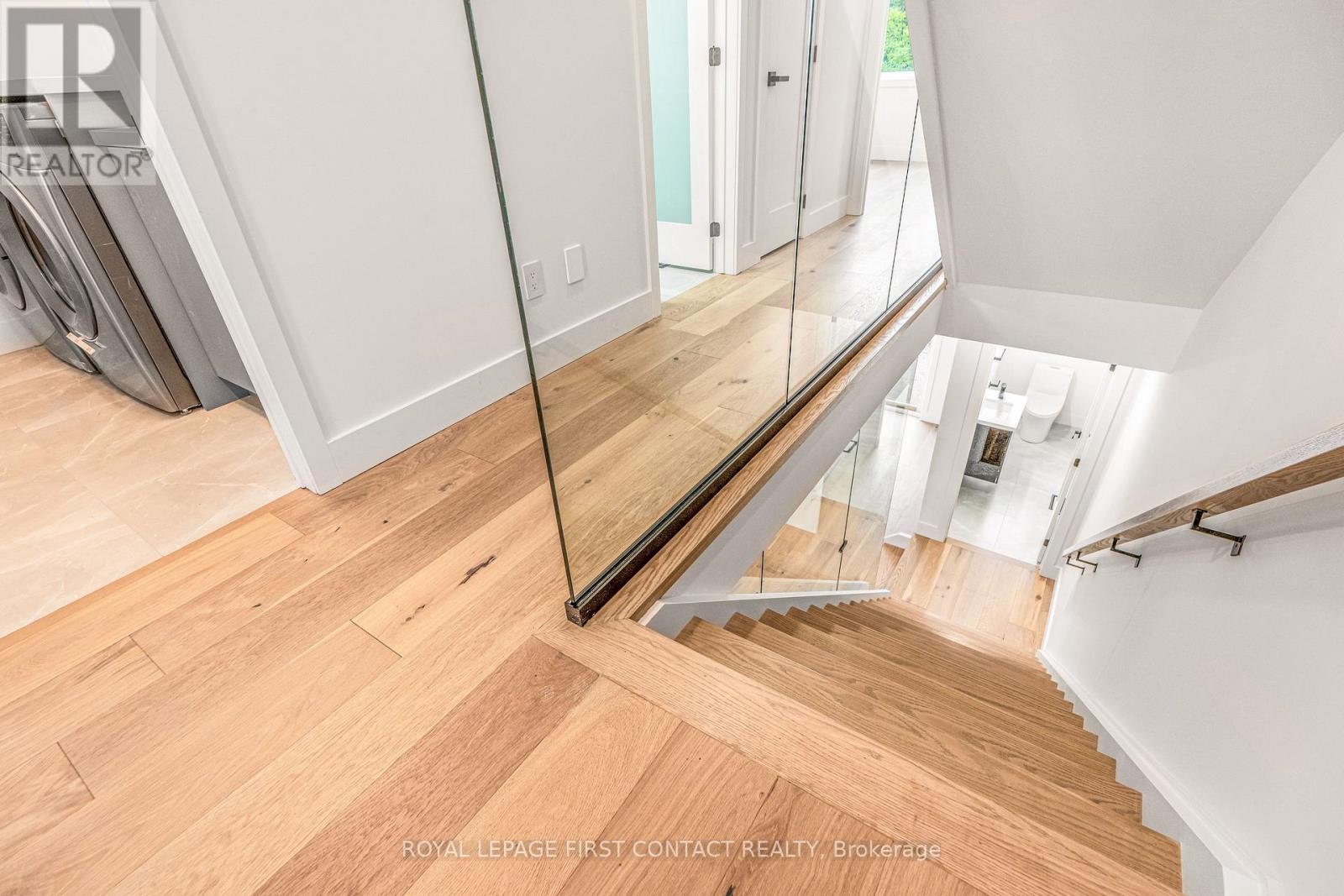 Photo 5 of 4 Alderwood Lane, Barrie ON