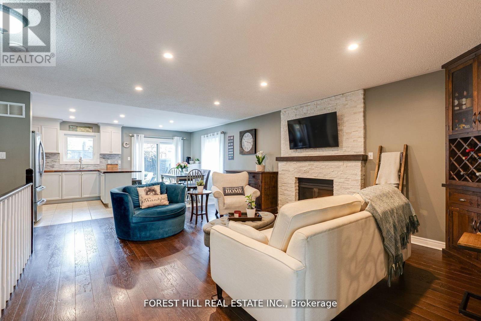 Photo 1 of 44 Prince Of Wales Drive, Barrie ON