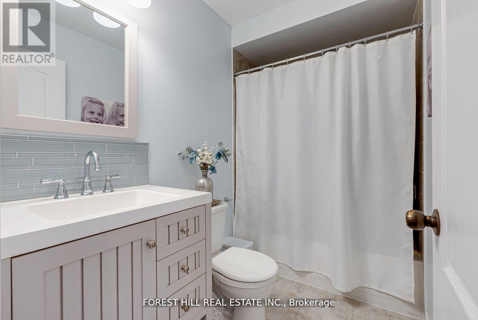 Photo 15 of 44 Prince Of Wales Drive, Barrie ON