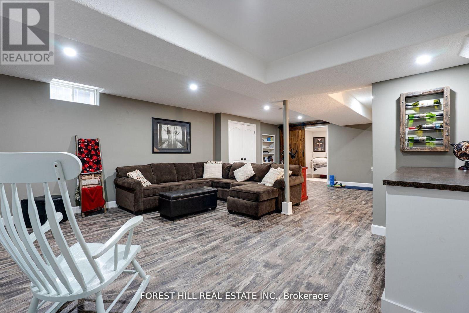 Photo 16 of 44 Prince Of Wales Drive, Barrie ON