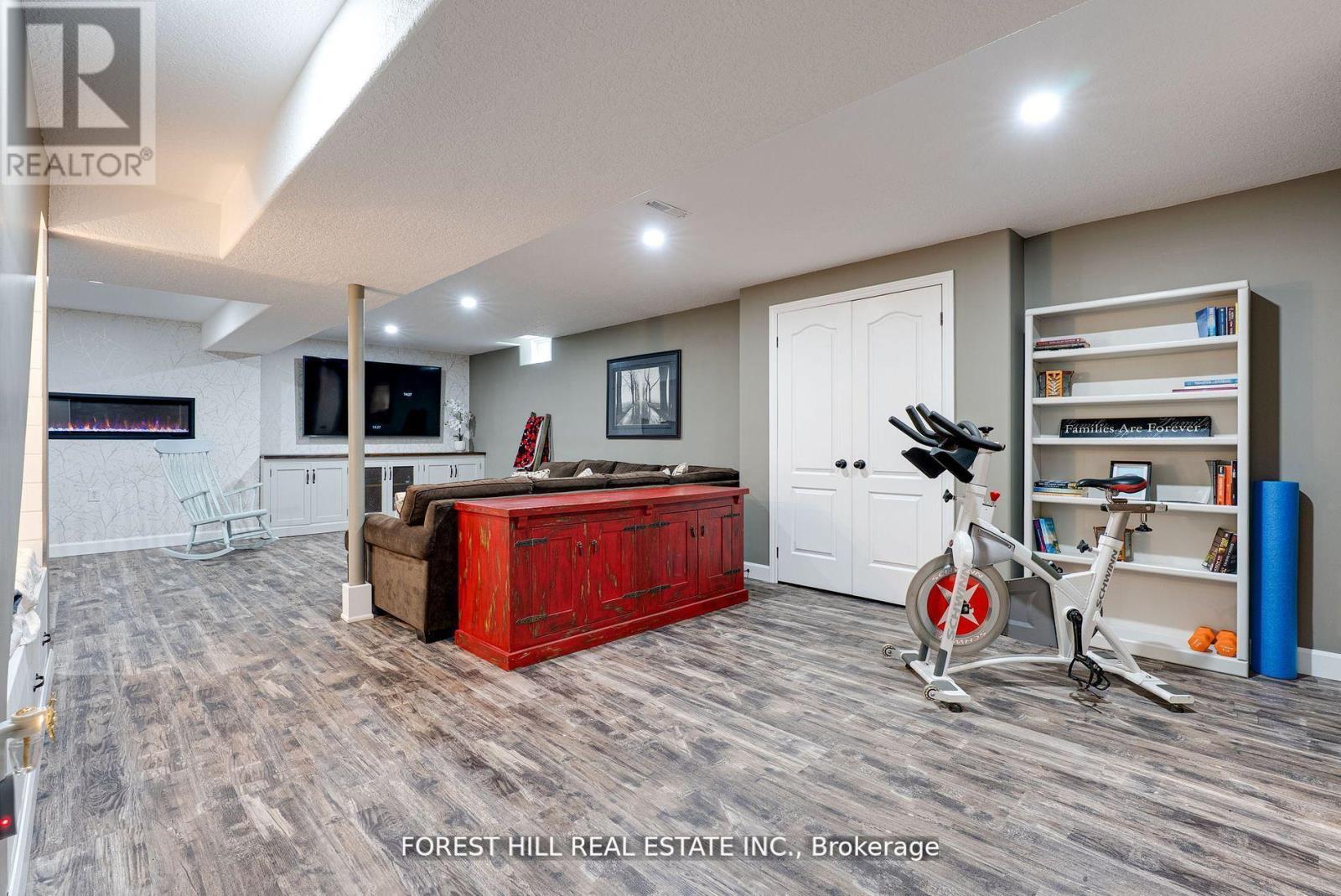 Photo 17 of 44 Prince Of Wales Drive, Barrie ON