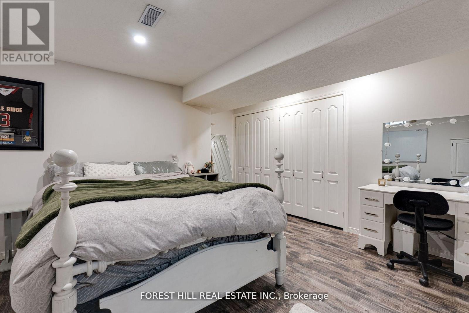Photo 18 of 44 Prince Of Wales Drive, Barrie ON