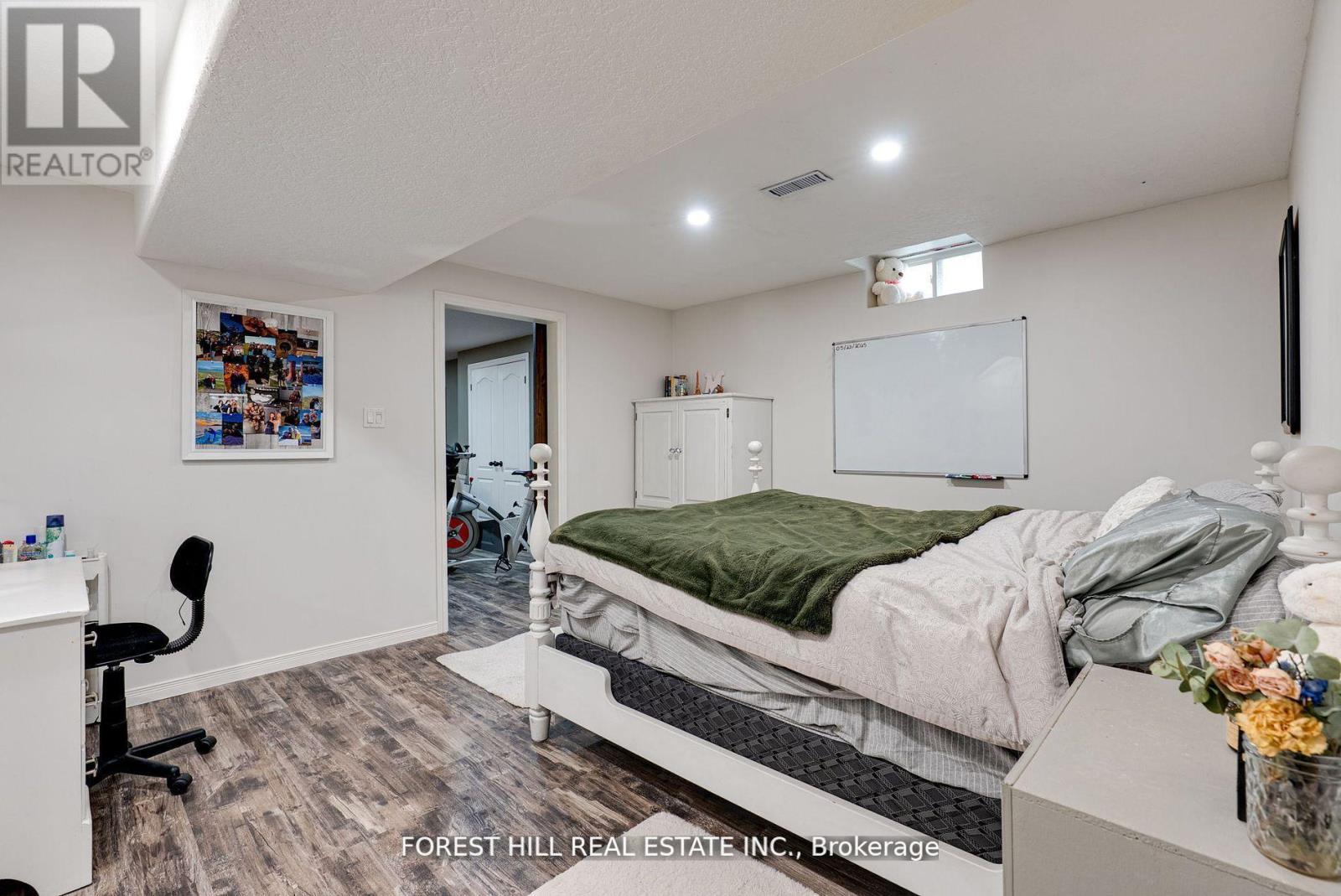 Photo 19 of 44 Prince Of Wales Drive, Barrie ON