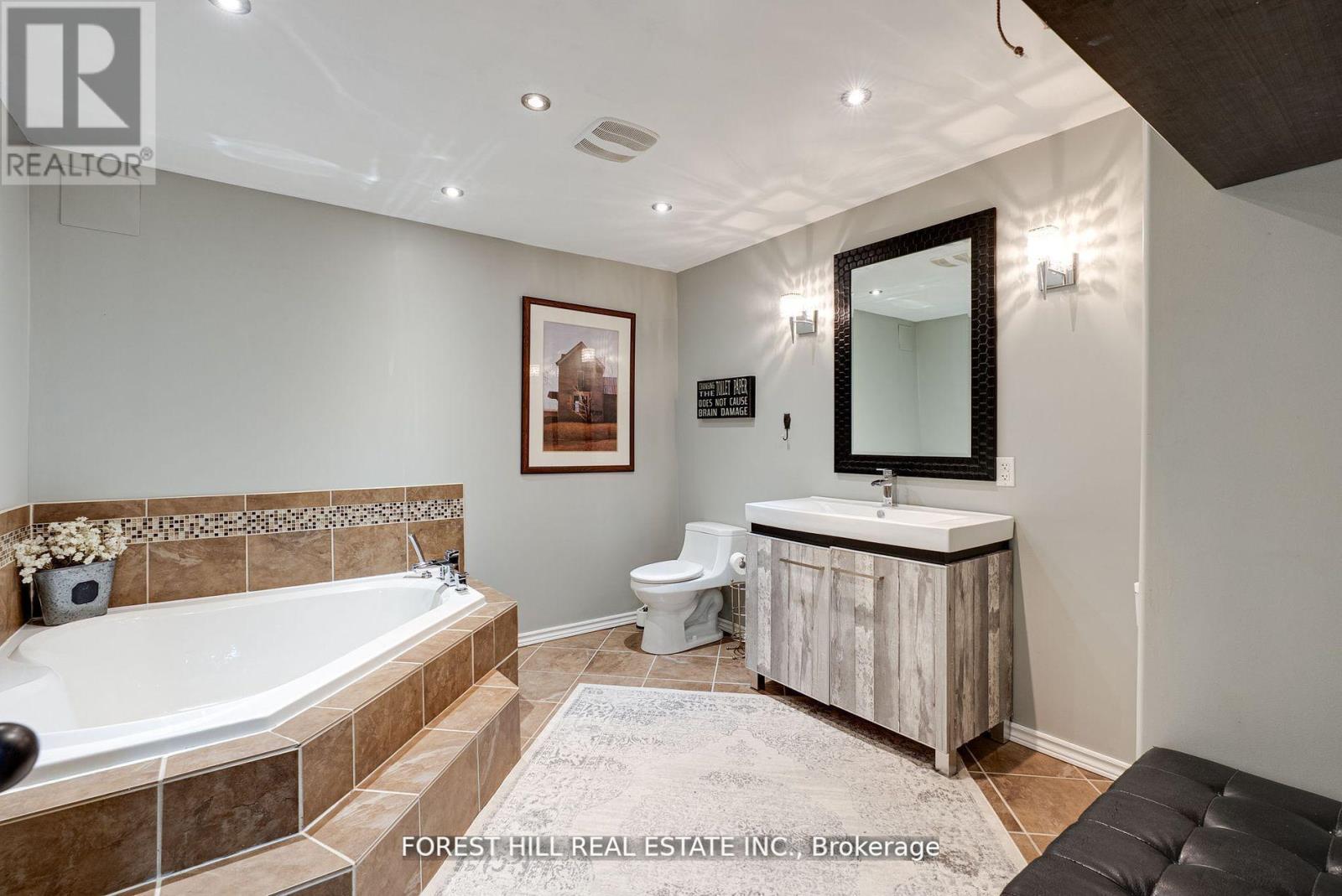 Photo 22 of 44 Prince Of Wales Drive, Barrie ON