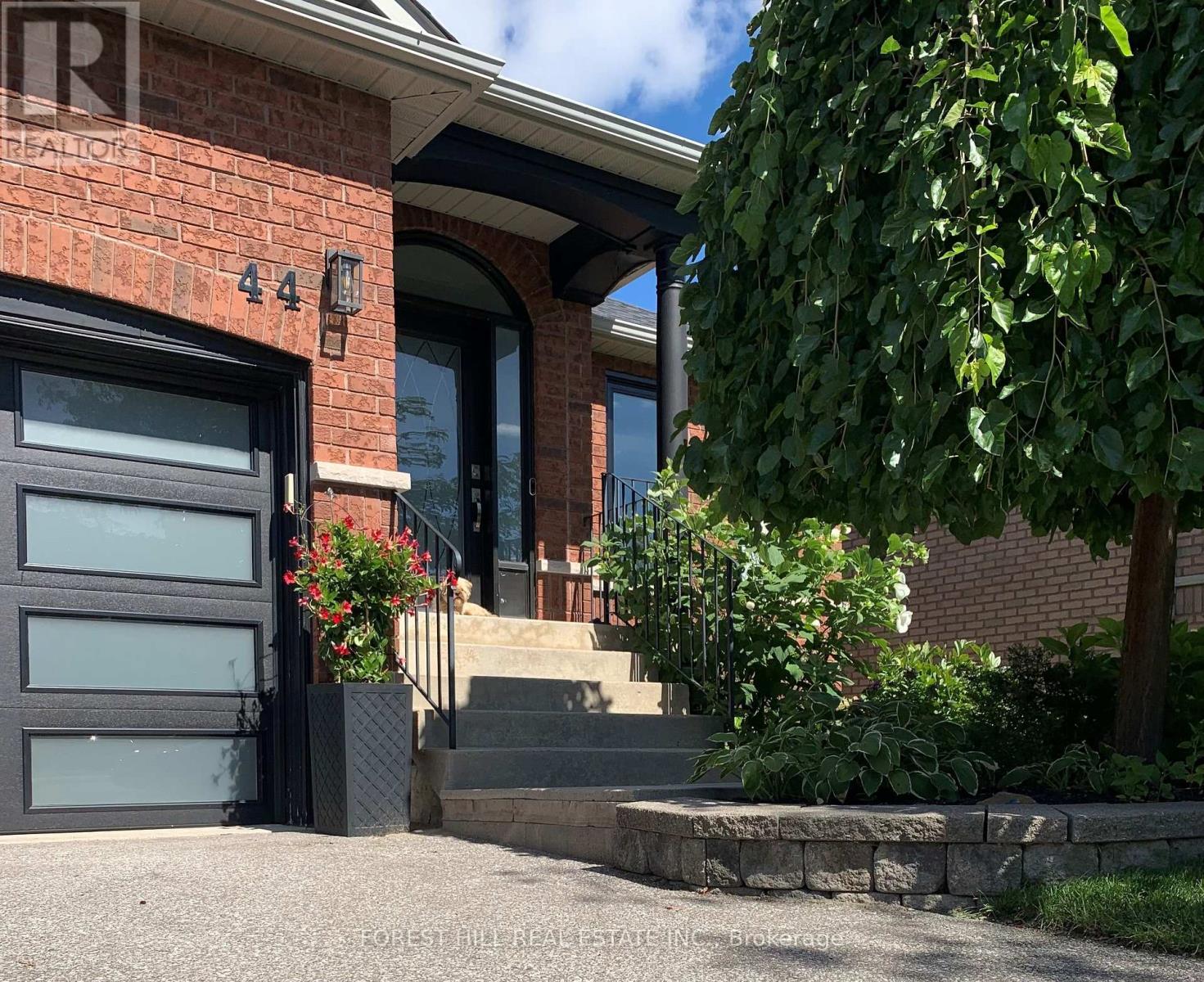 Photo 24 of 44 Prince Of Wales Drive, Barrie ON