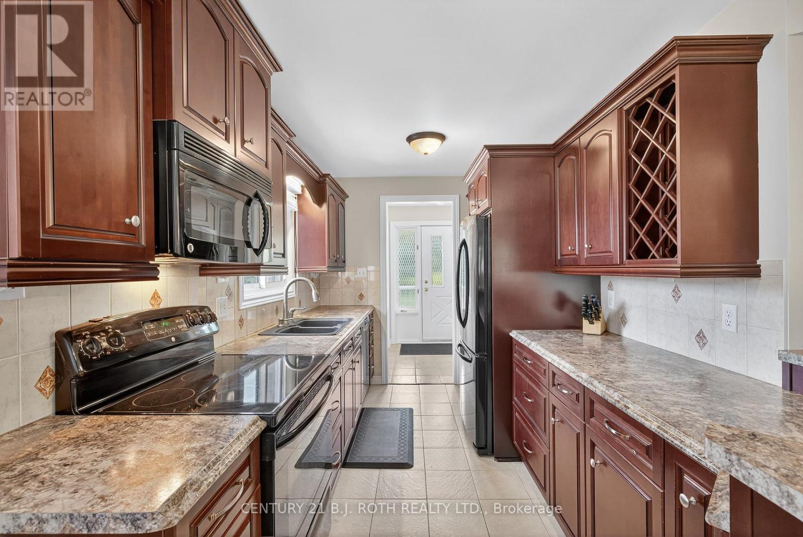 Photo 16 of 120 Kozlov Street, Barrie ON
