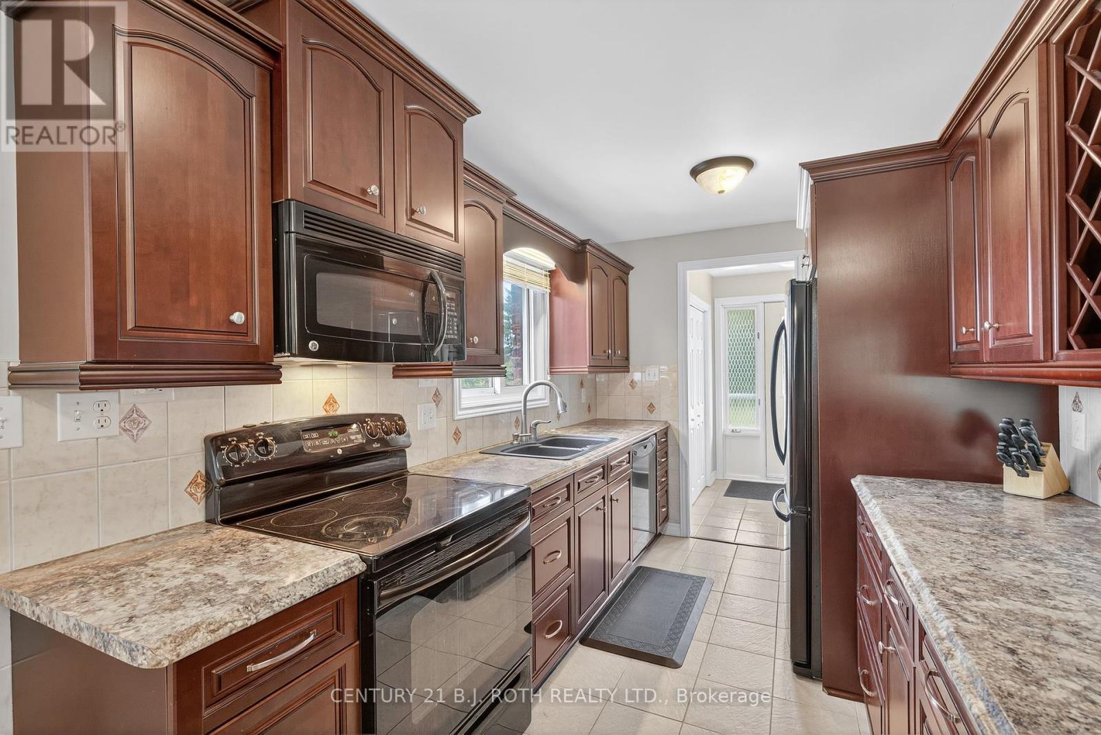 Photo 17 of 120 Kozlov Street, Barrie ON