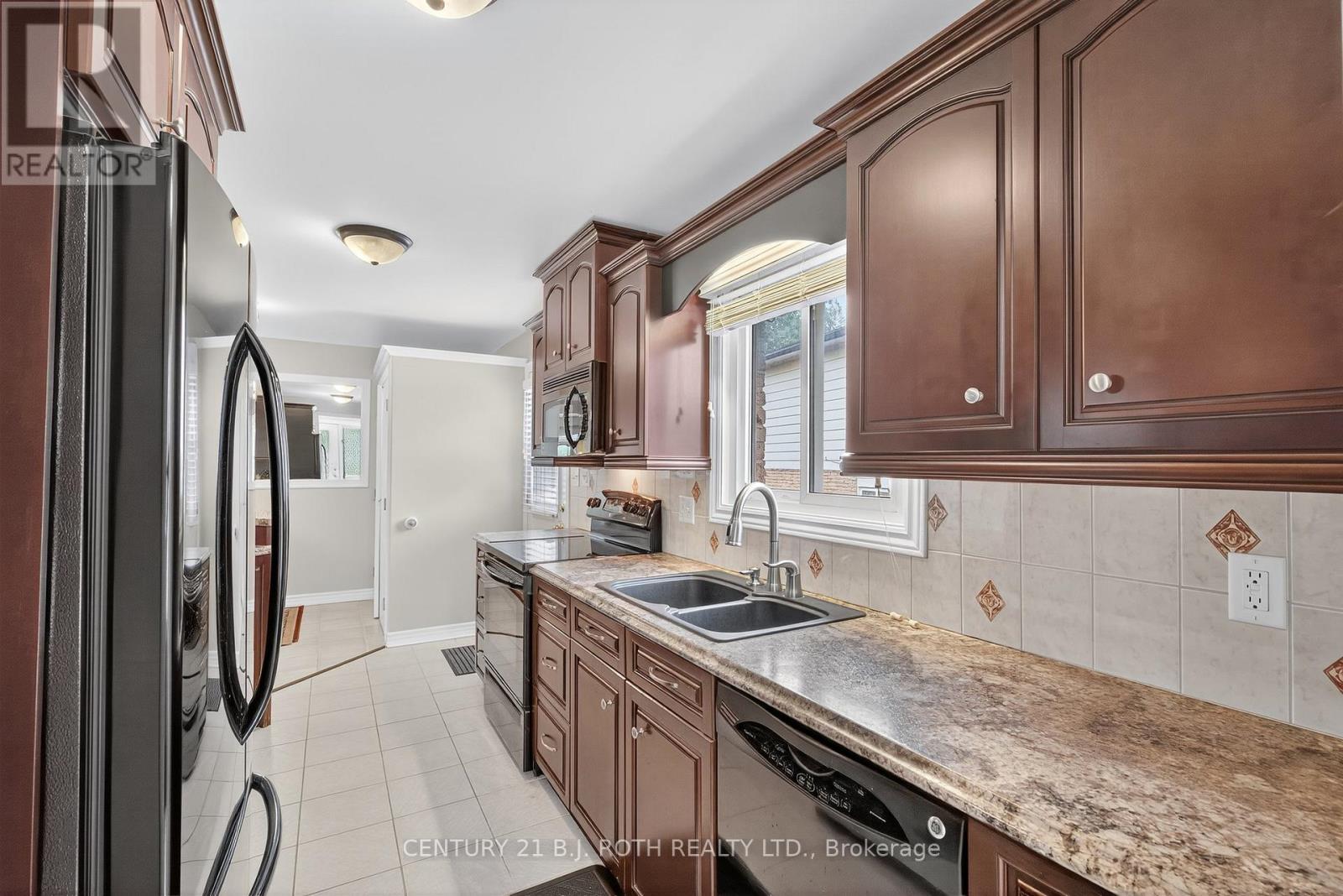 Photo 18 of 120 Kozlov Street, Barrie ON