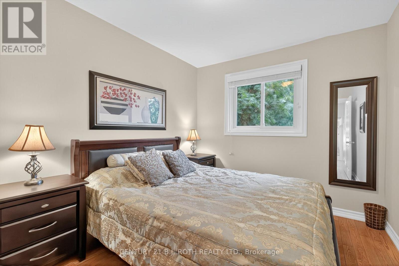 Photo 19 of 120 Kozlov Street, Barrie ON