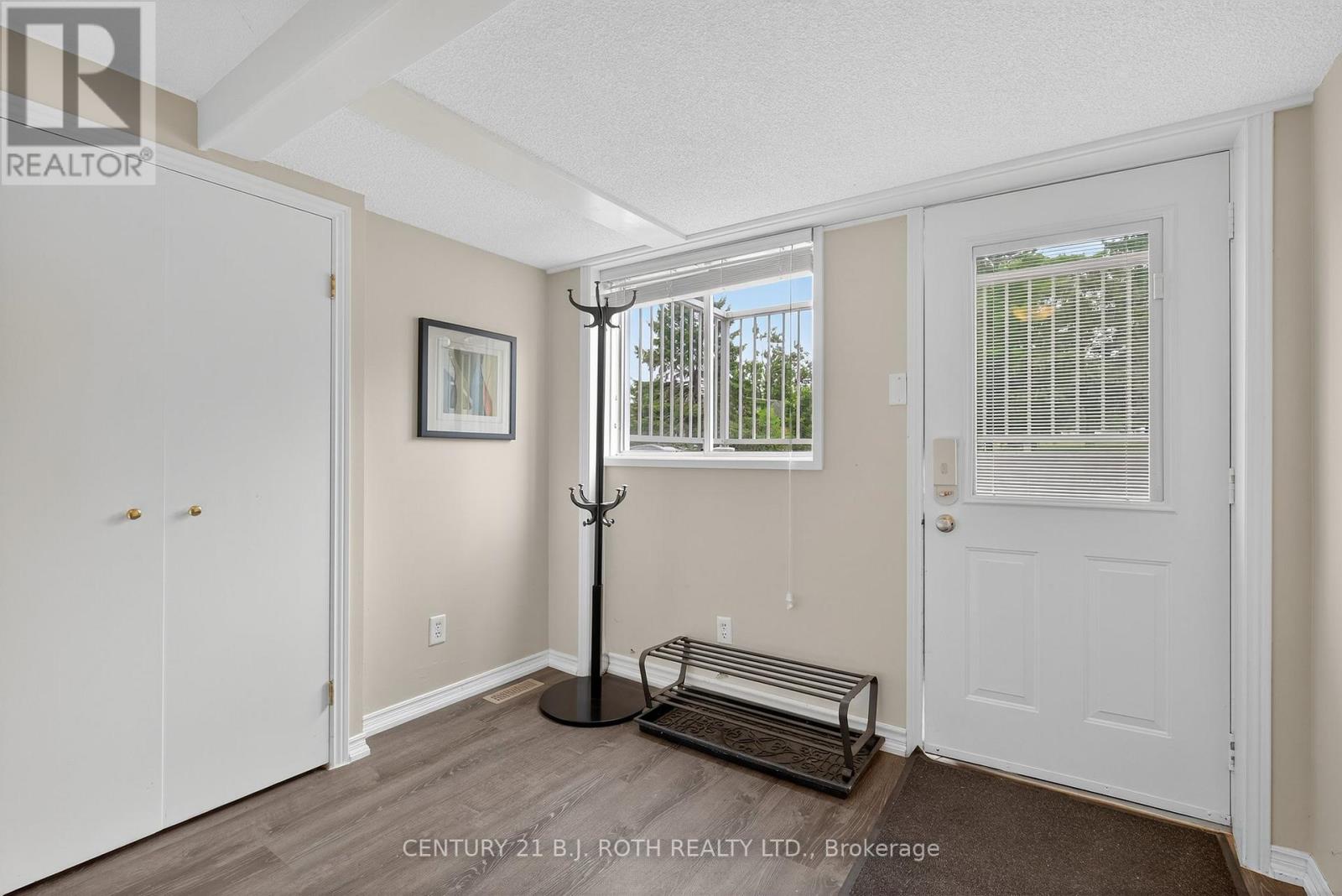 Photo 24 of 120 Kozlov Street, Barrie ON