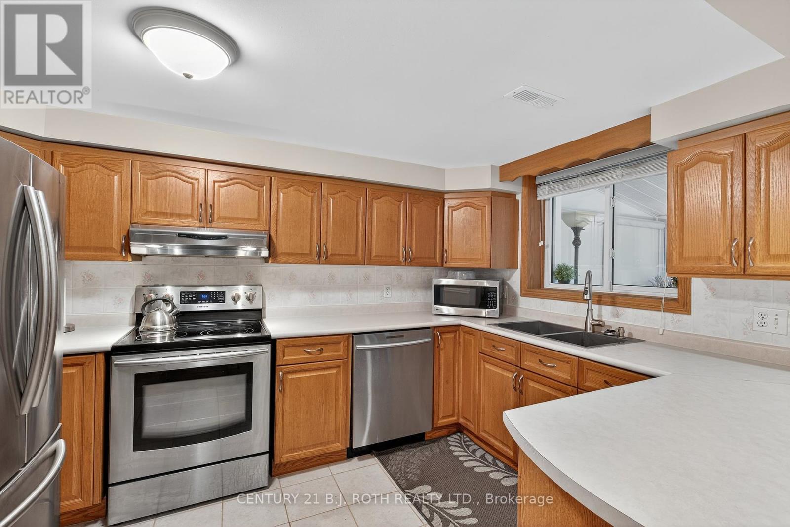 Photo 34 of 120 Kozlov Street, Barrie ON