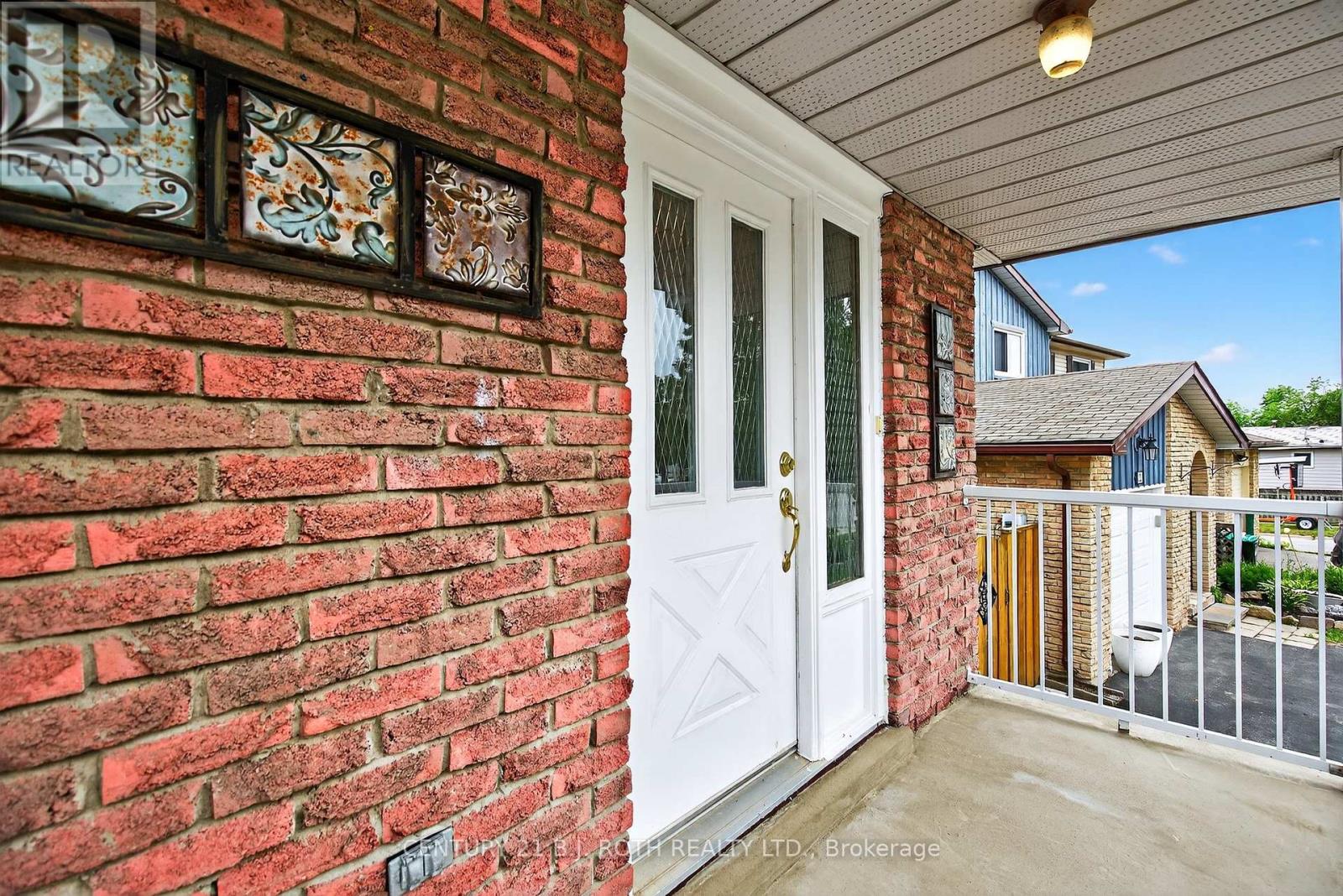 Photo 4 of 120 Kozlov Street, Barrie ON