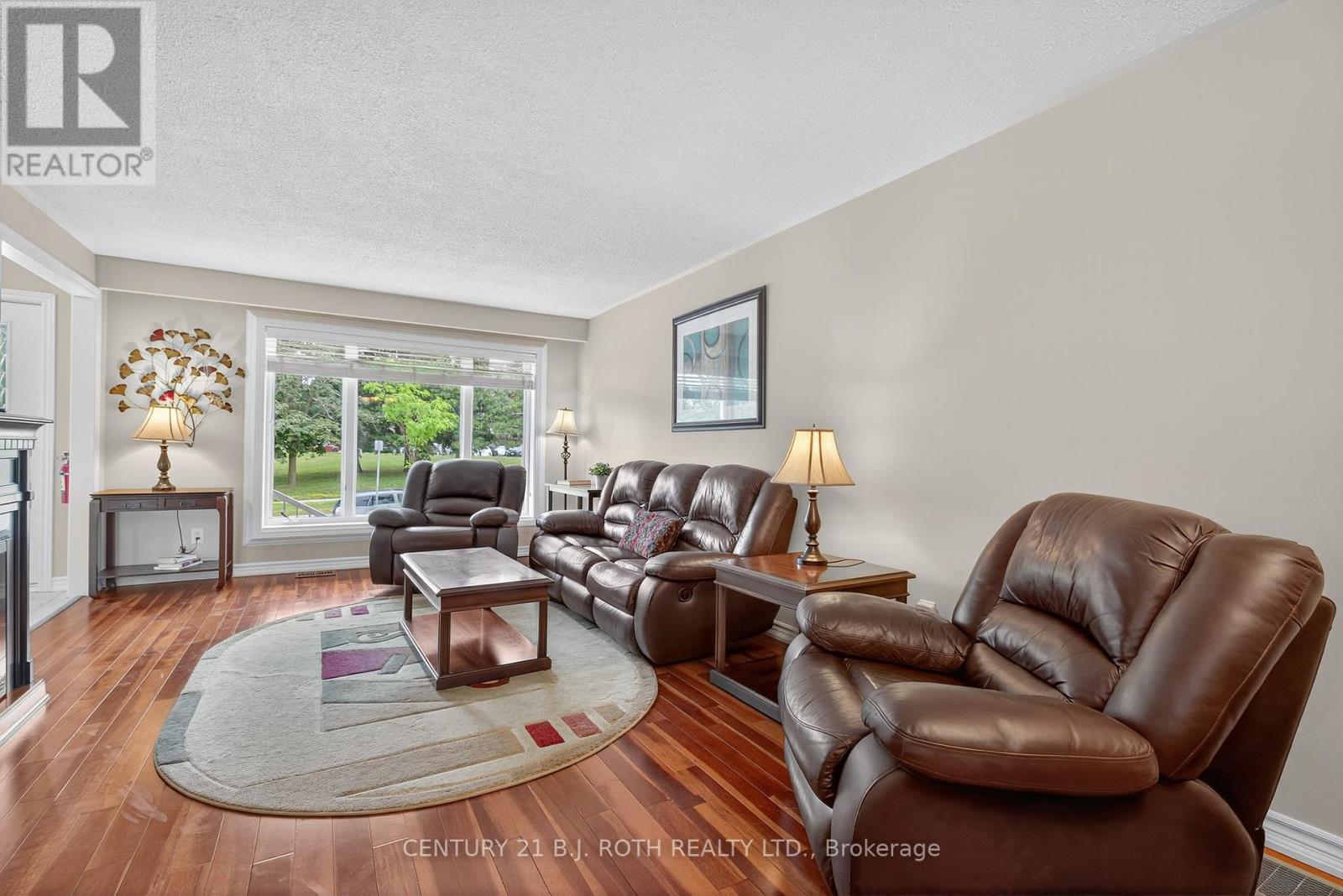Photo 8 of 120 Kozlov Street, Barrie ON