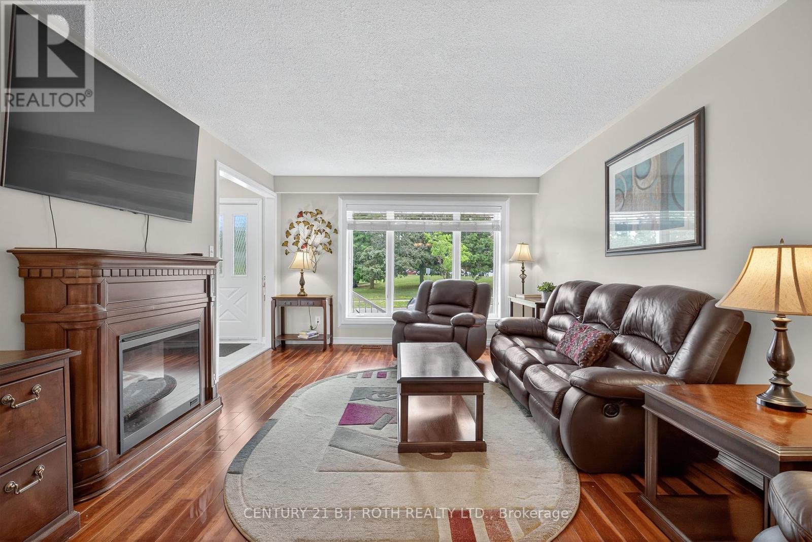 Photo 9 of 120 Kozlov Street, Barrie ON