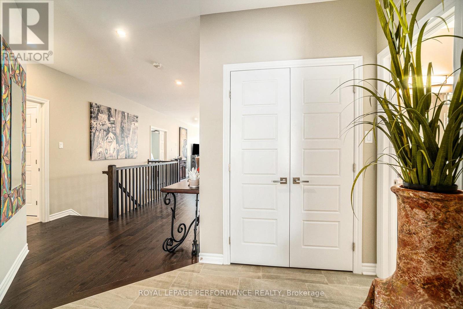 Photo 6 of 82 Kayenta Street, Ottawa ON