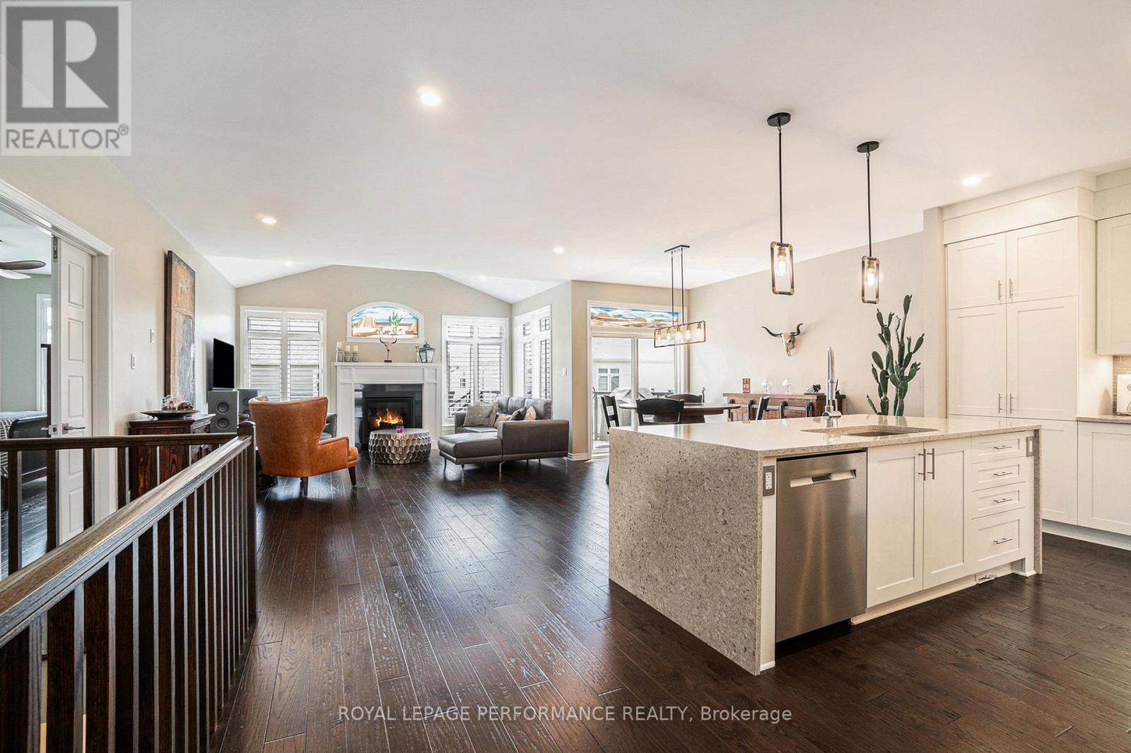 Photo 8 of 82 Kayenta Street, Ottawa ON