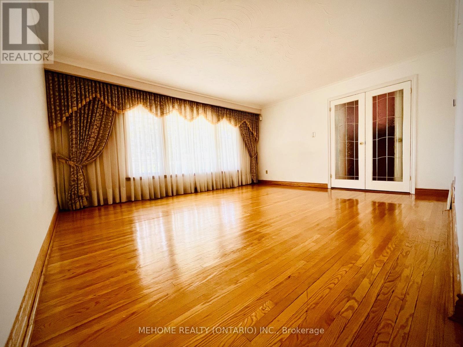 Photo 7 of Upper 2 Corton Gate, Toronto ON