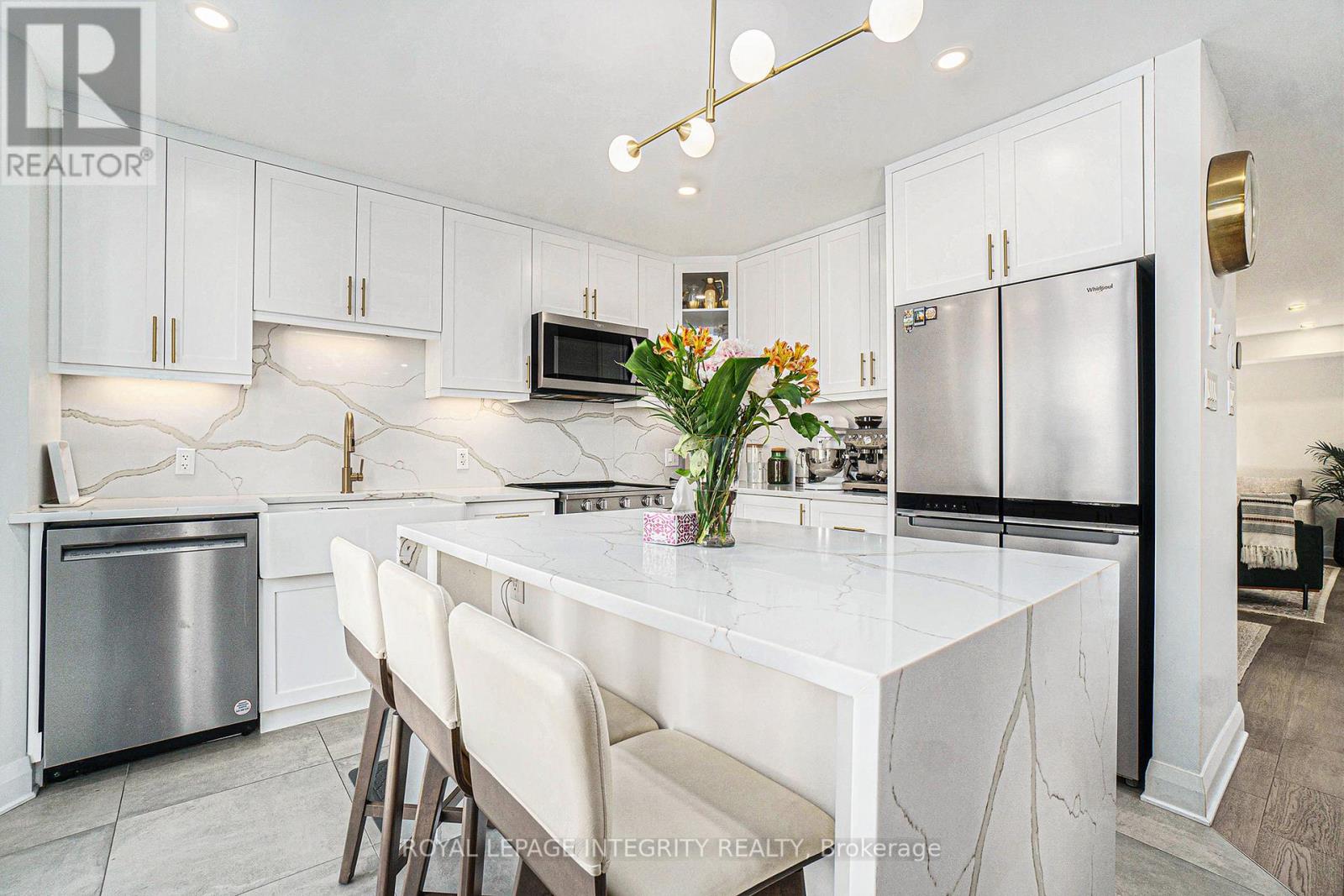 Photo 11 of 25 Berry Glen Street, Ottawa ON