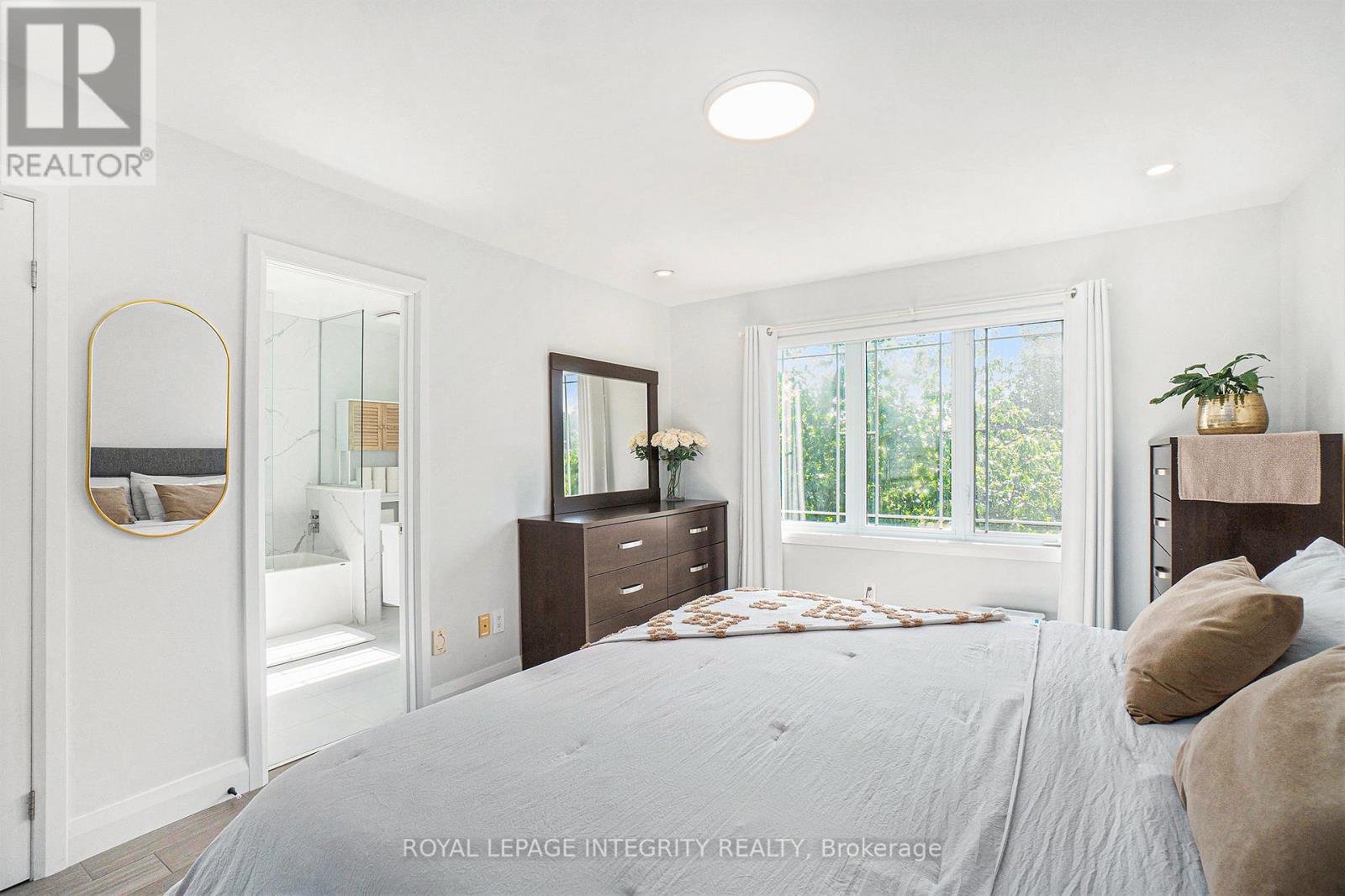 Photo 13 of 25 Berry Glen Street, Ottawa ON