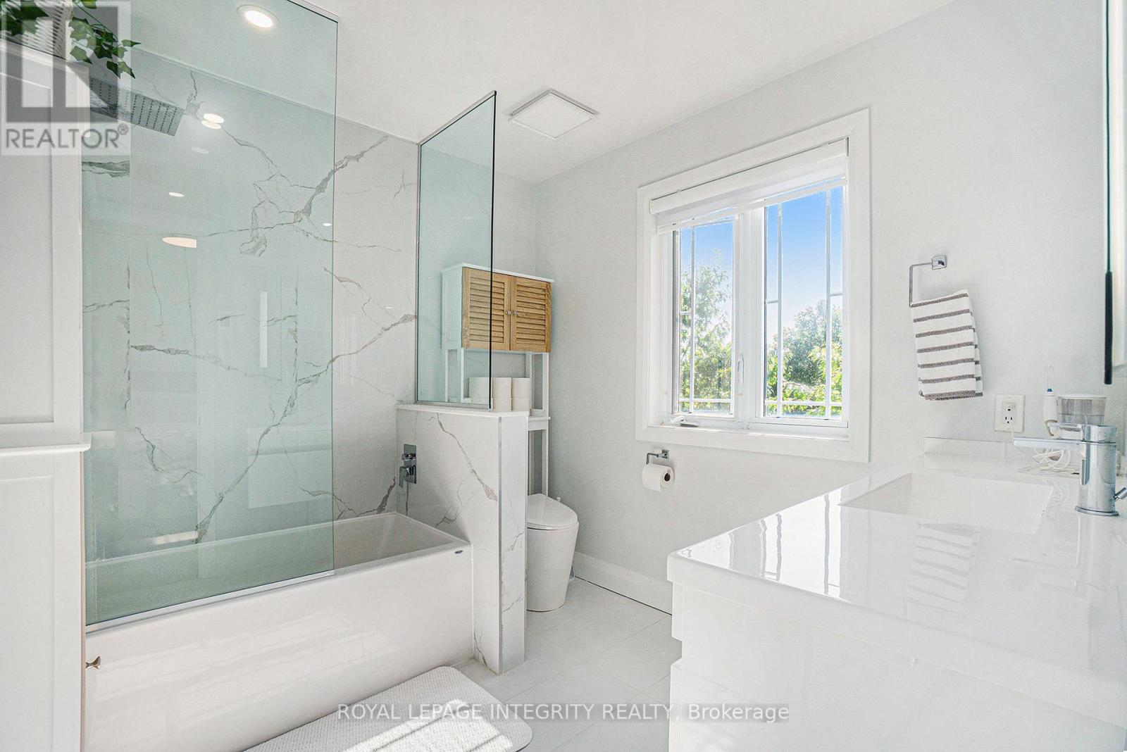 Photo 14 of 25 Berry Glen Street, Ottawa ON