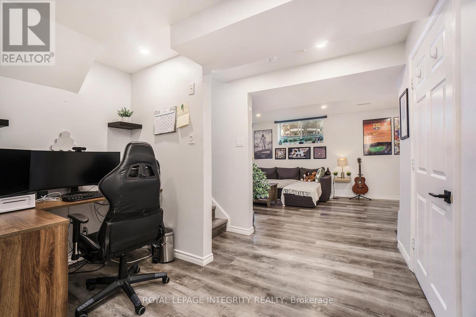 Photo 18 of 25 Berry Glen Street, Ottawa ON