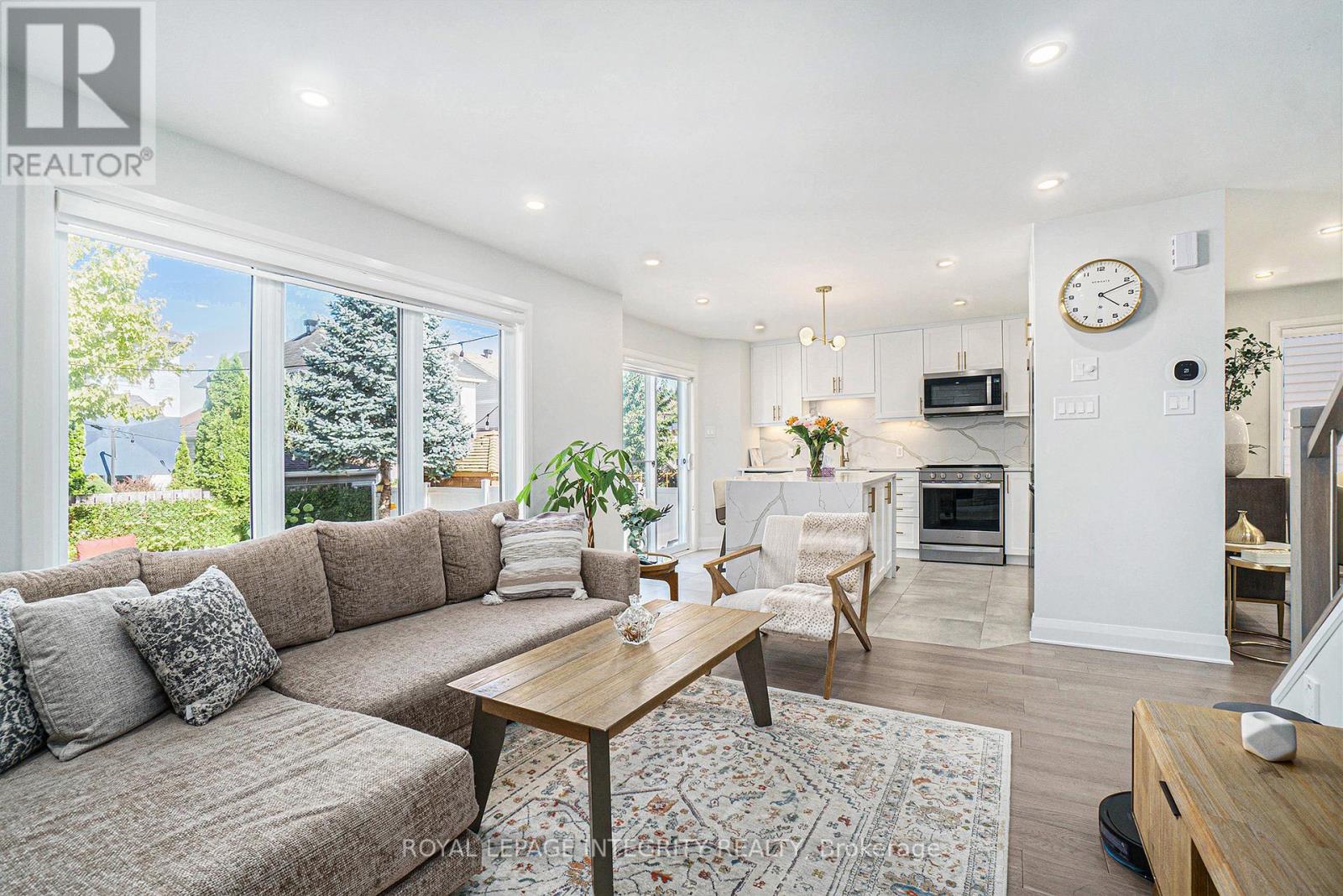Photo 9 of 25 Berry Glen Street, Ottawa ON